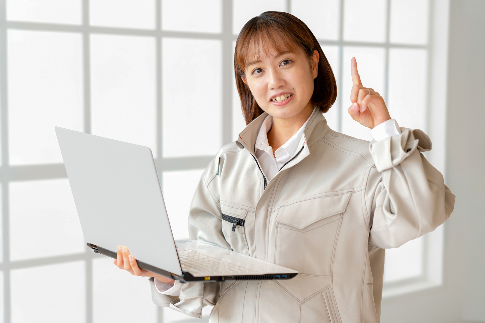 作業服を着た女性